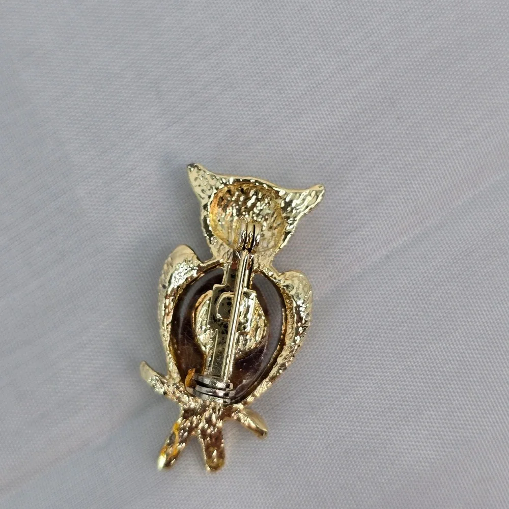Vintage Gold Tone Owl Brooch Faux Amber Tortoiseshell Cabochon Bird Pin 1.5